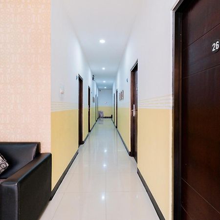 Reddoorz Near Taman Krida Budaya Маланг Екстериор снимка