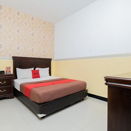 Reddoorz Near Taman Krida Budaya Маланг Екстериор снимка
