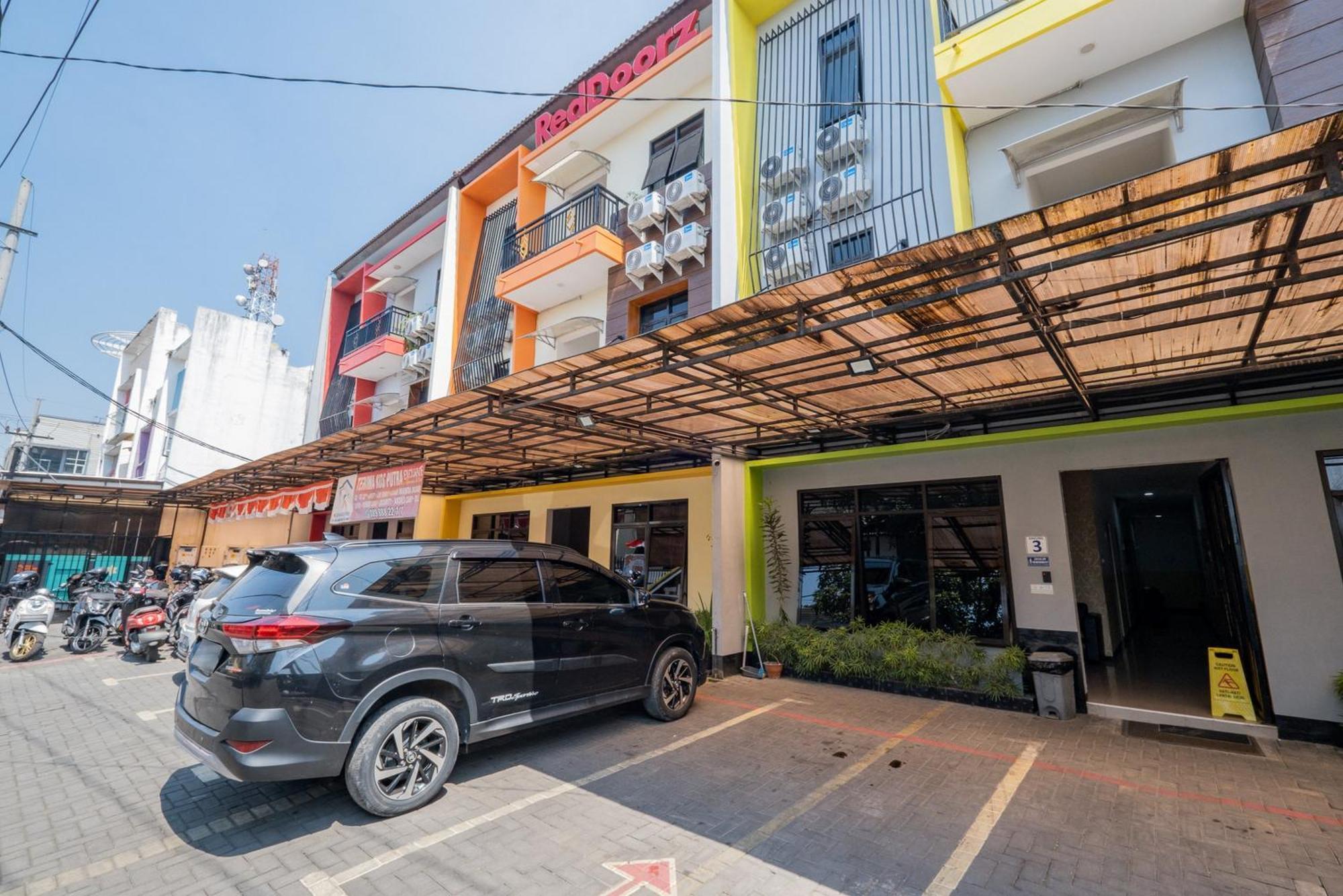 Reddoorz Near Taman Krida Budaya Маланг Екстериор снимка