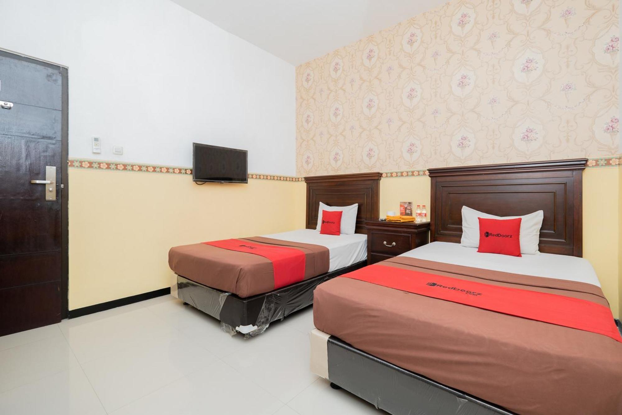 Reddoorz Near Taman Krida Budaya Маланг Екстериор снимка