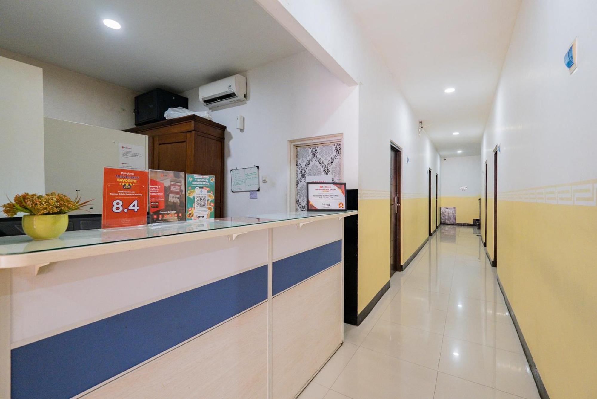 Reddoorz Near Taman Krida Budaya Маланг Екстериор снимка