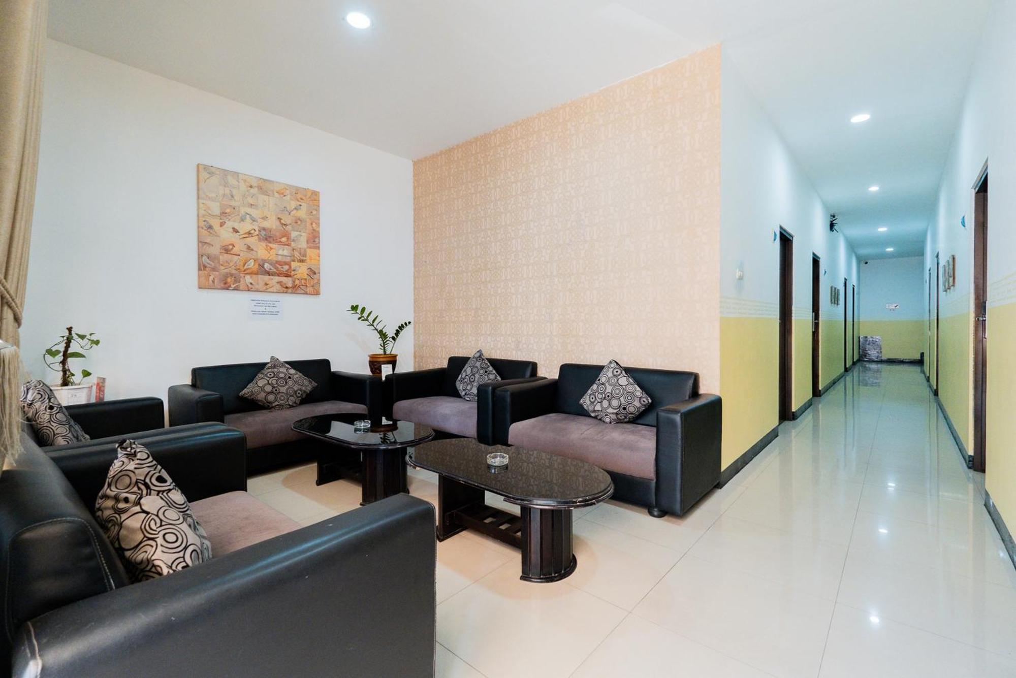 Reddoorz Near Taman Krida Budaya Маланг Екстериор снимка