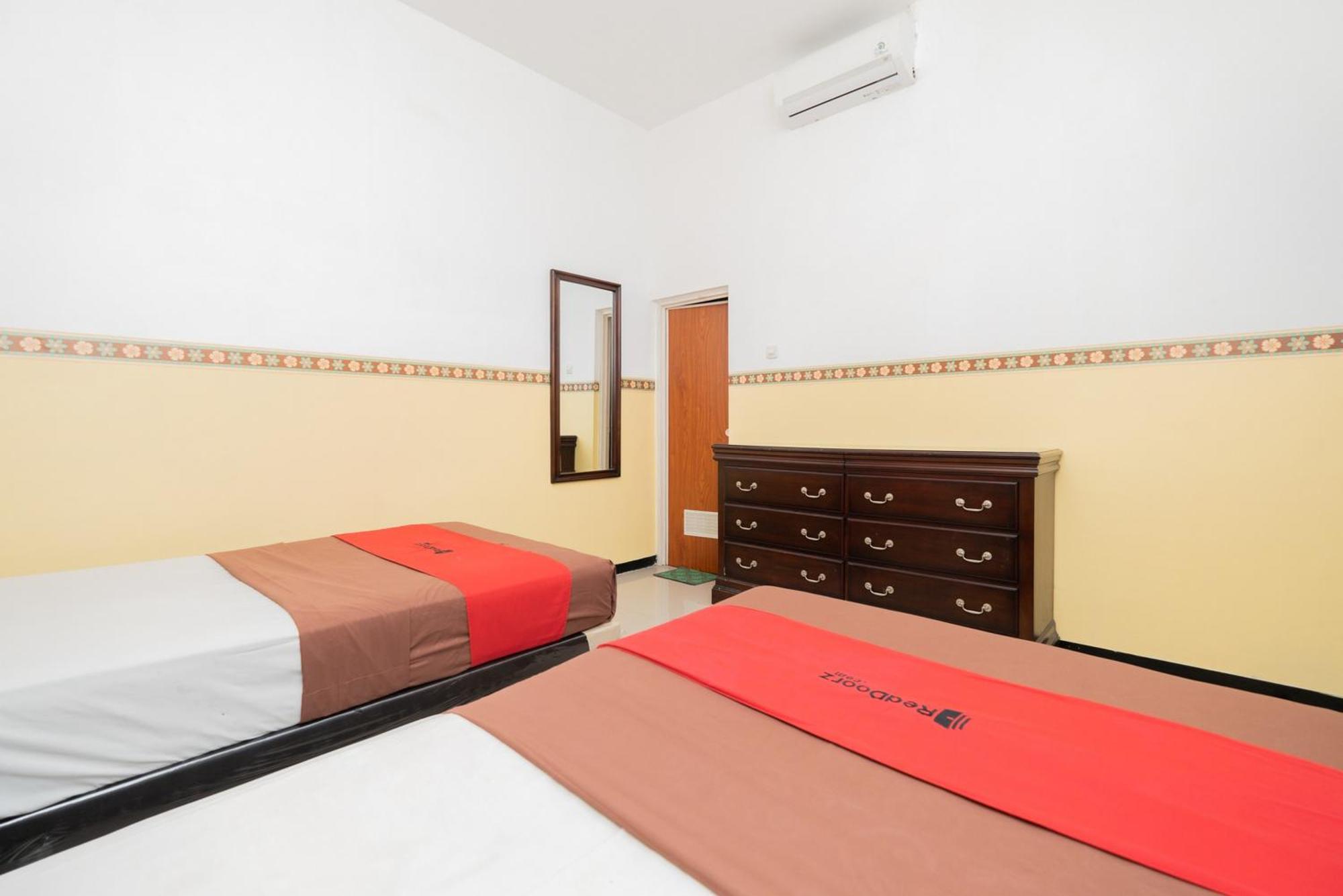 Reddoorz Near Taman Krida Budaya Маланг Екстериор снимка