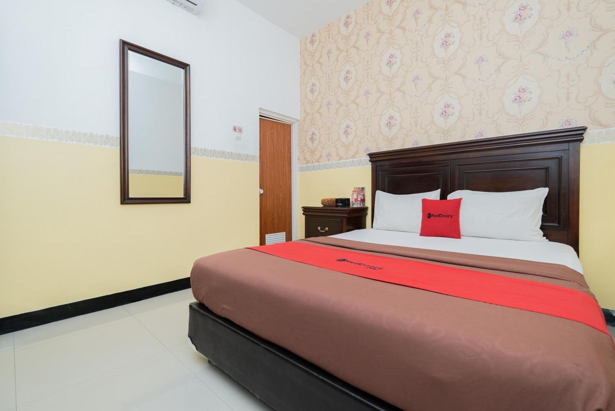 Reddoorz Near Taman Krida Budaya Маланг Екстериор снимка