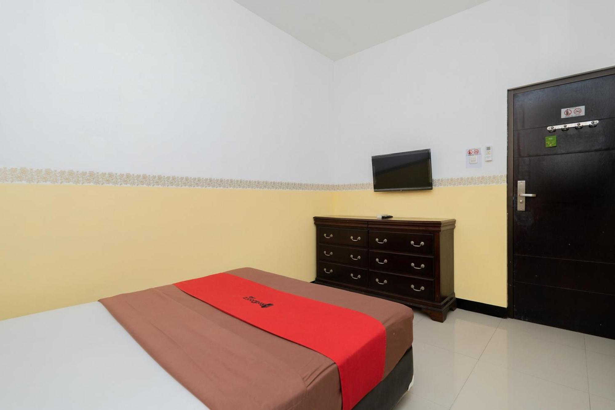 Reddoorz Near Taman Krida Budaya Маланг Екстериор снимка
