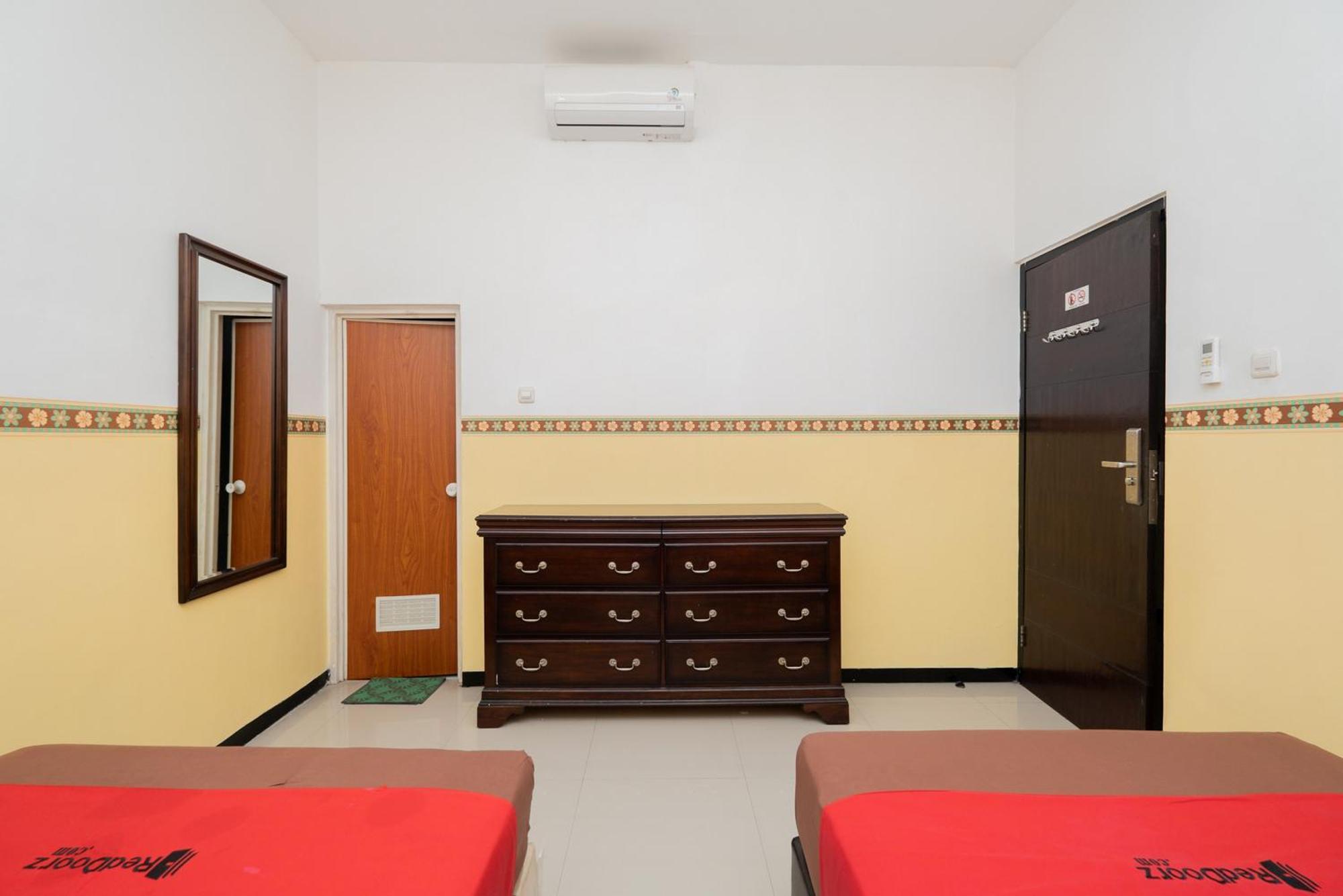 Reddoorz Near Taman Krida Budaya Маланг Екстериор снимка
