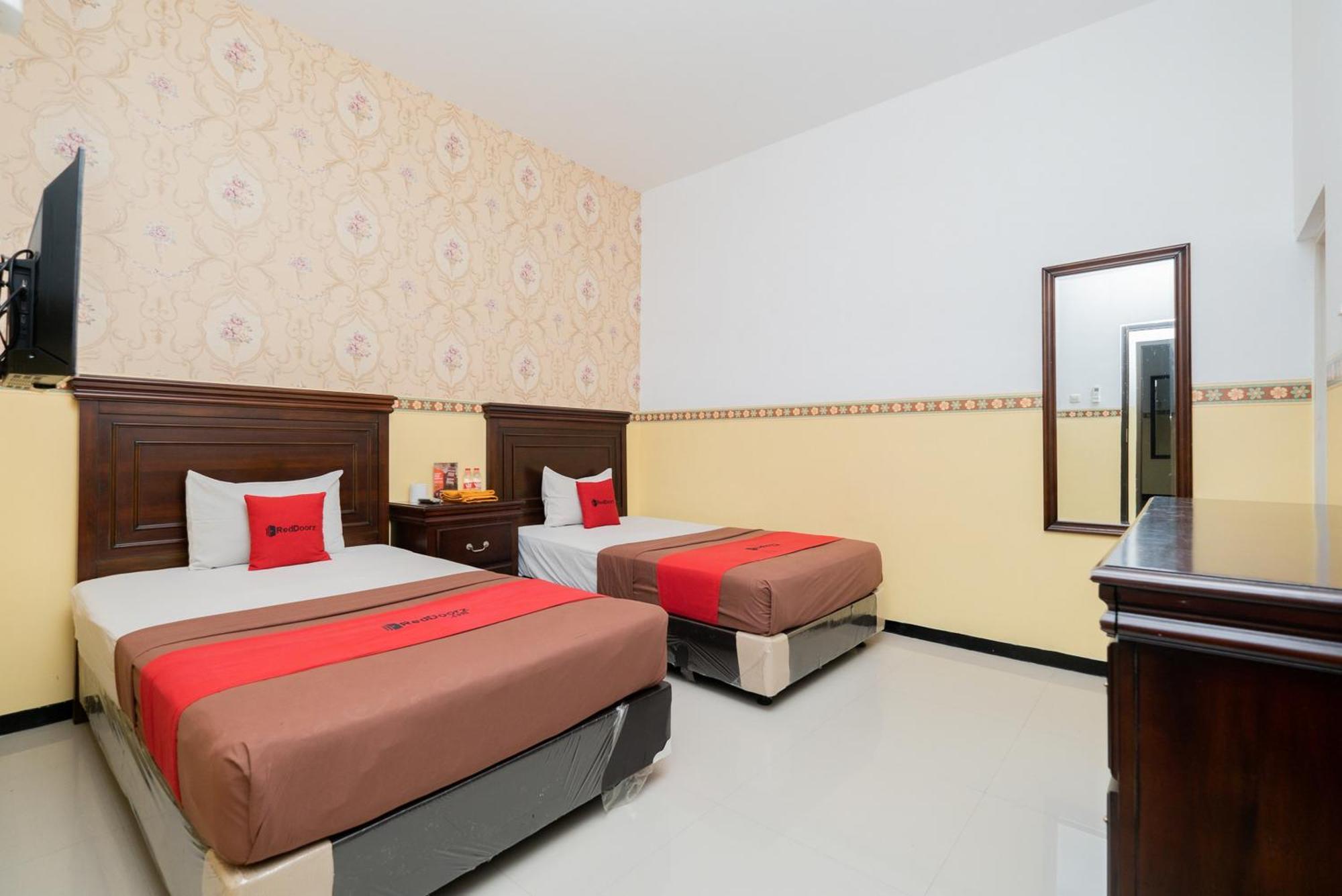 Reddoorz Near Taman Krida Budaya Маланг Екстериор снимка