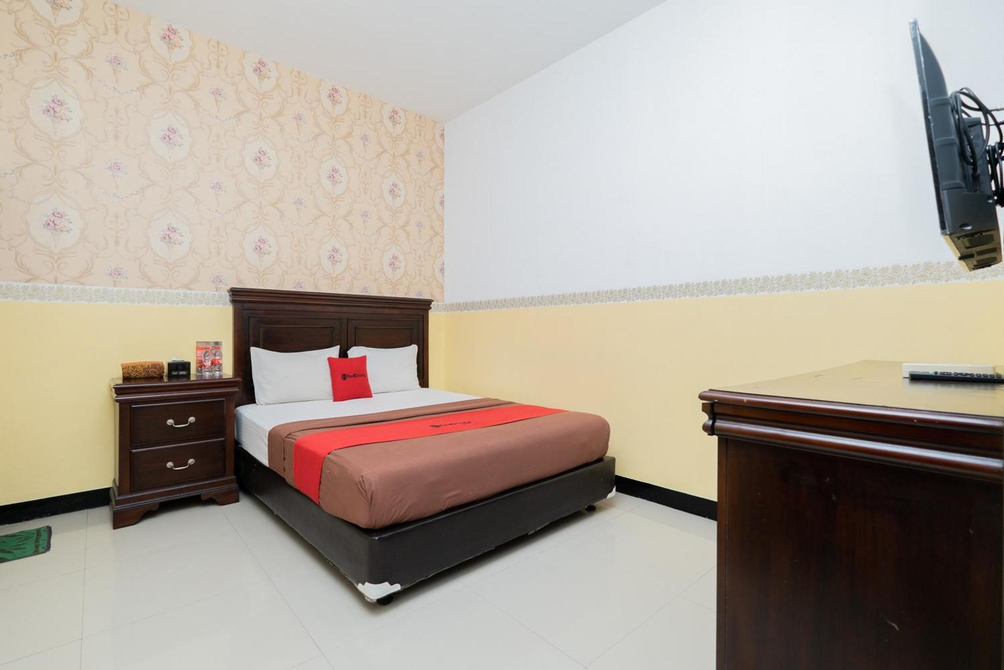 Reddoorz Near Taman Krida Budaya Маланг Екстериор снимка