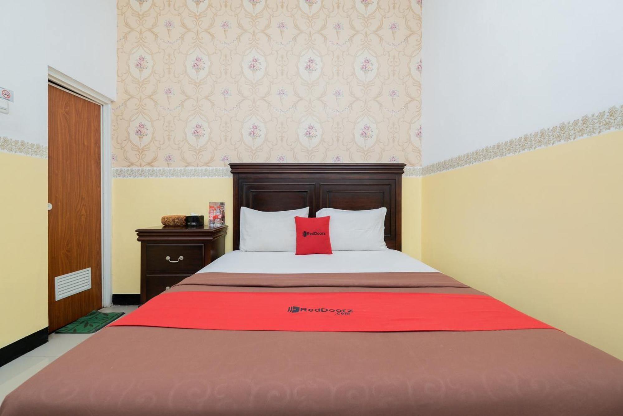 Reddoorz Near Taman Krida Budaya Маланг Екстериор снимка